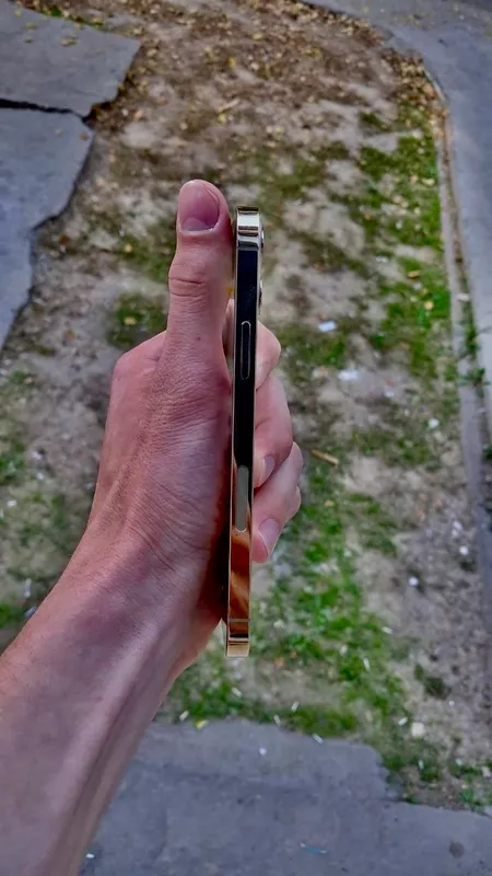 Обменяю IPhone 12 Pro 256 3