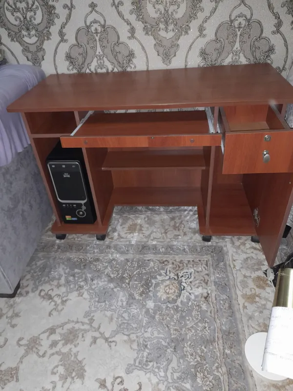Компьютер столи яни дарс киладиган стол 2