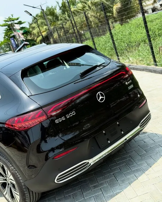 MERCEDES EQE 500 4 matic 0 probeg 7 MERCEDES EQE 500 4 matic 0 probeg 7