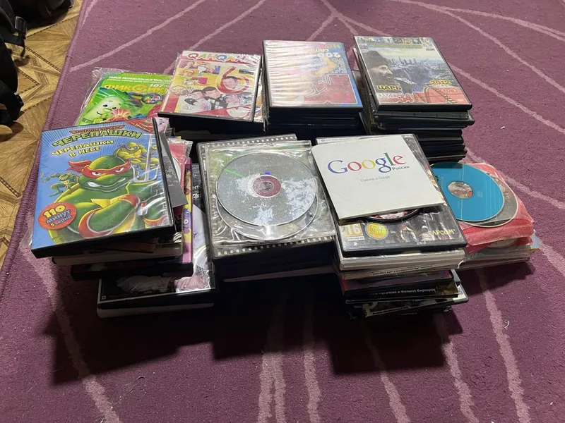 DVD диски, огромная куча — фото 1