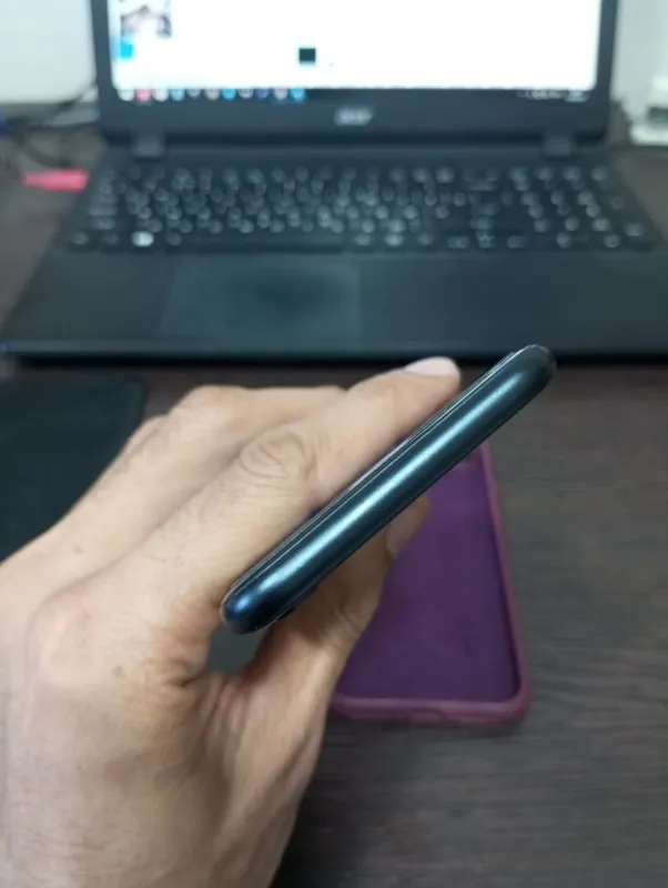 iPhone SE 2022 64 ГБ 6 iPhone SE 2022 64 ГБ 6
