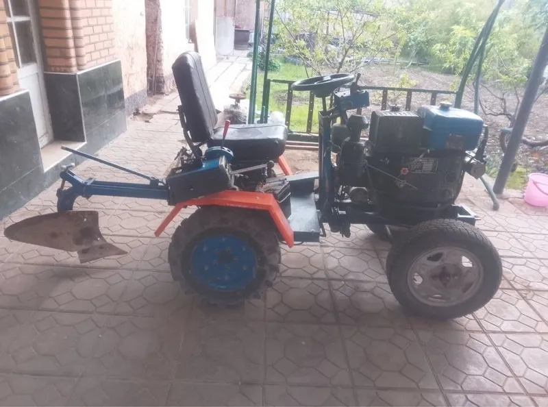 Traktor sotiladi