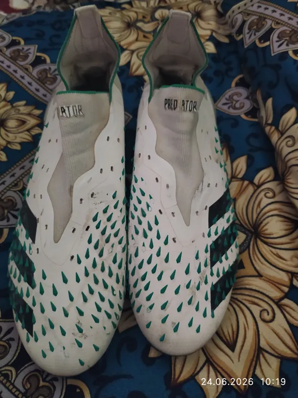 Футбольные бутсы adidas predator, состояние очень отличное 1 Футбольные бутсы adidas predator, состояние очень отличное 1