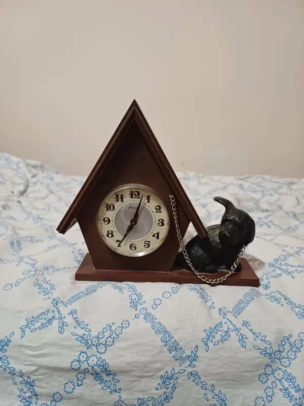SSSR vintage mexanik stol soati. Ishlaydi 1 SSSR vintage mexanik stol soati. Ishlaydi 1
