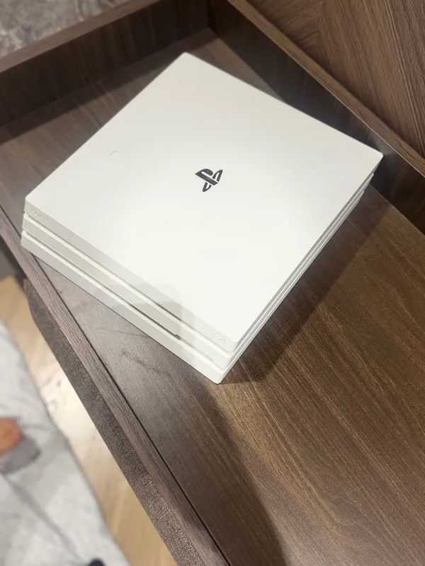 PS 4 Pro 1 TB, 13 игр, состояние идеальное 4 PS 4 Pro 1 TB, 13 игр, состояние идеальное 4