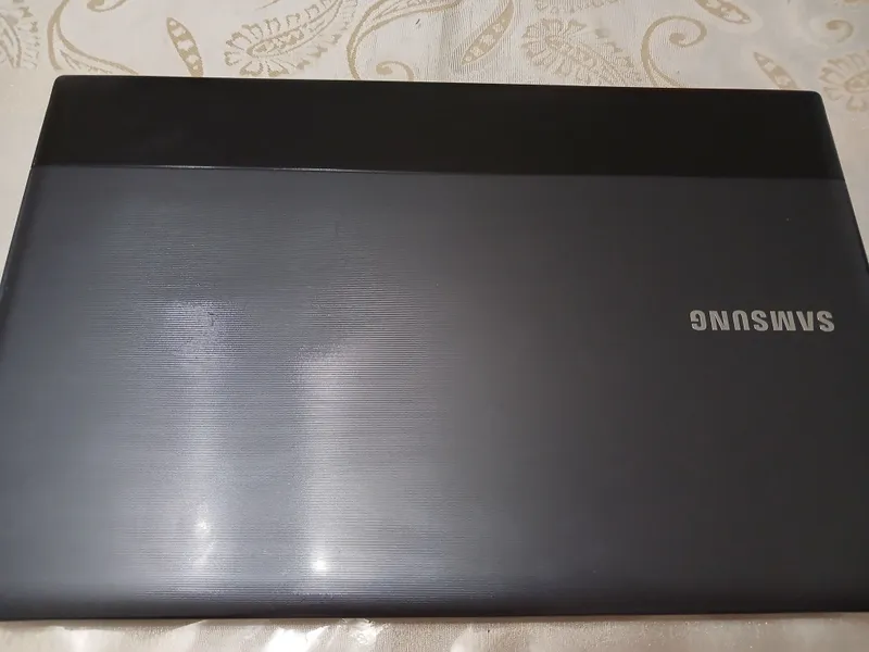 ноутбук Samsung 1