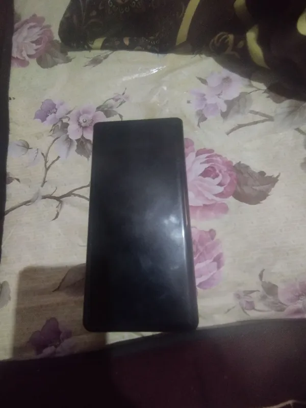 sotiladi 1 chsi 300 mig telfoni 200 migi pul ga sotiladi 1 chsi 300 mig telfoni 200 migi pul ga