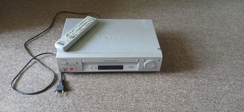 Video-magnetofon sony. 1 Video-magnetofon sony. 1