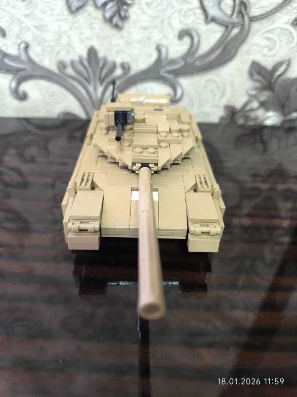 Собранный Лего танк Т-72 3