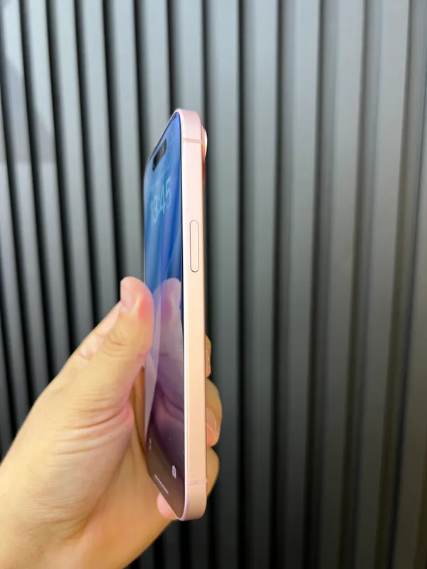 iPhone 15 4 iPhone 15 4