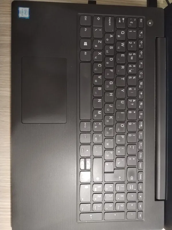 Lenovo V130-15IKB noutbuk / 8GB RAM / 1TB / ish, o‘qish yoki ehtiyot qismlar uchun 4