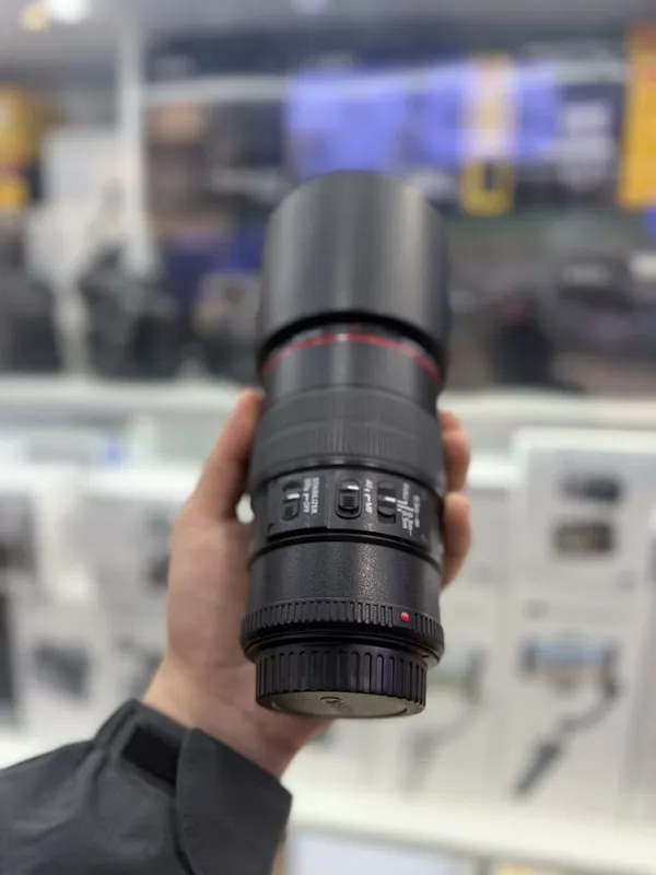 Canon Ef 100 mm f2.8 is usm 2