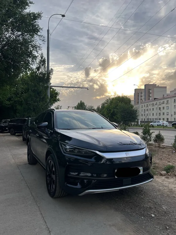 BYD tang 2024 restyling, qora