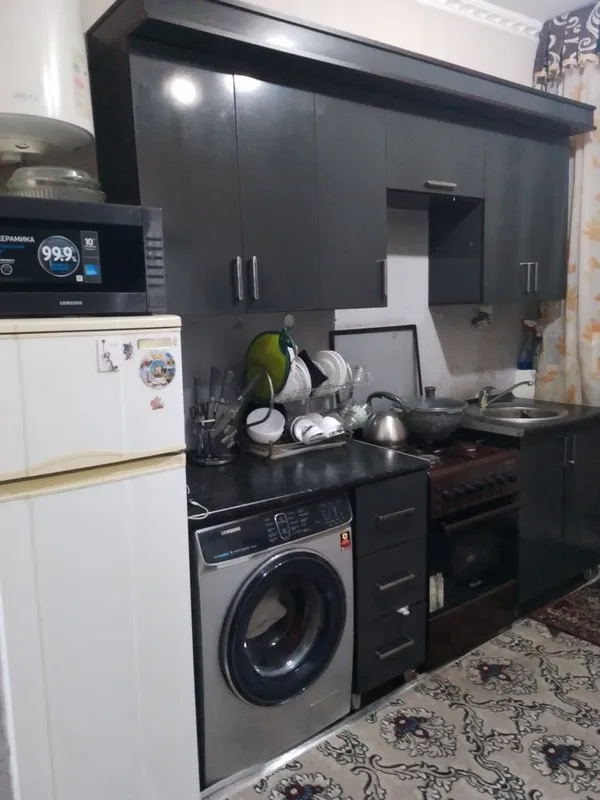 Кухня сотилади ичида халадиник ва газ плита ва витишка бор