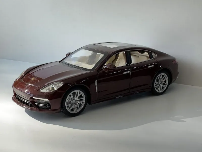 Modelka Porsche Panamera 1:24 3