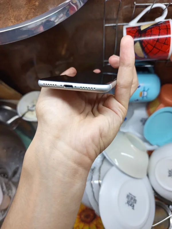 iPhone SE 2, 64 ГБ 4 iPhone SE 2, 64 ГБ 4