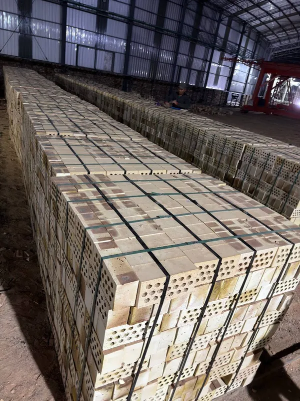 Продаётся кирпич, цена 1250 сум, есть доставка 5