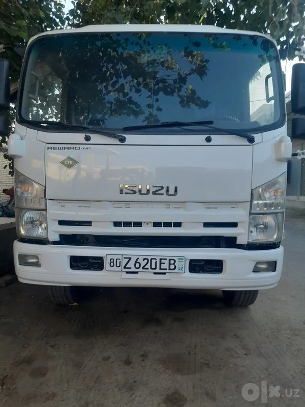 Продаётся Isuzu 2012 года 2 Продаётся Isuzu 2012 года 2