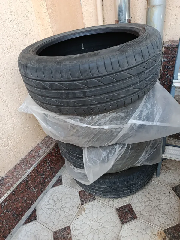 shinalar 4 ta. 225/45 R19. 1 tasi teshilgan — фото 1