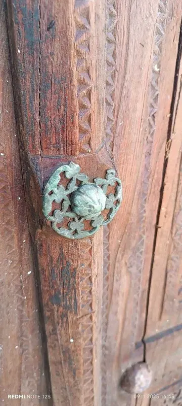 Старинные резные двери из массива карагача. Кадимий эшиклар, гужумдан. — фото 2