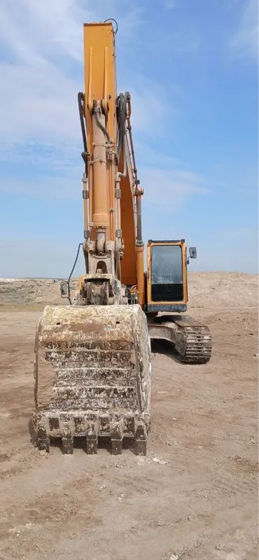 Hyundai 300 sotiladi ekskavator srochna — фото 1