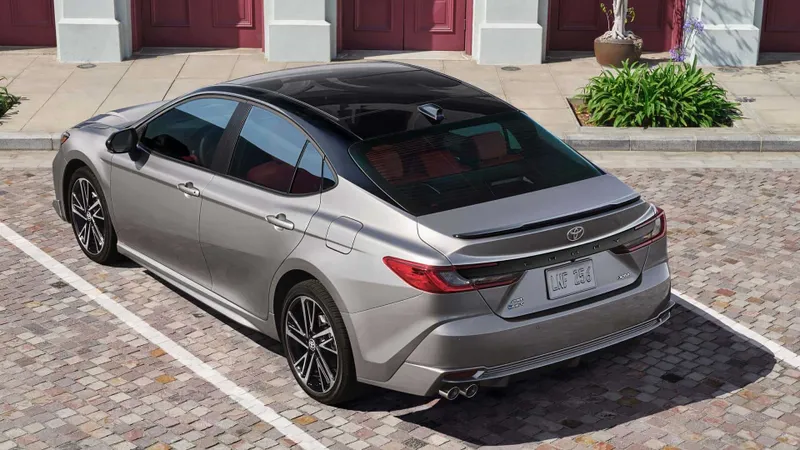 Toyota Camry 2025 Orqa oynasi 1
