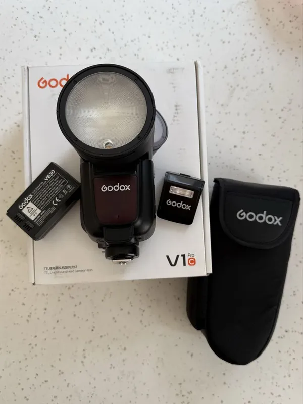 Вспышка Godox V1 Pro C 2