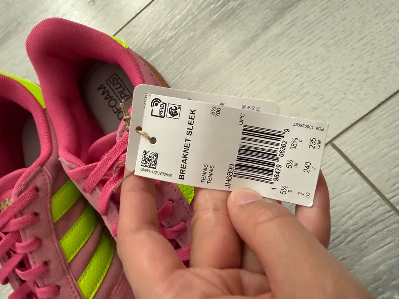 Женские кроссовки Adidas 2