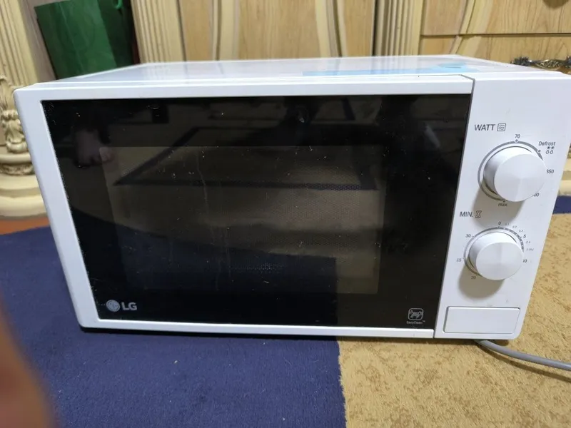 Продам не рабочую микроволновку на запчасти 1 Продам не рабочую микроволновку на запчасти 1
