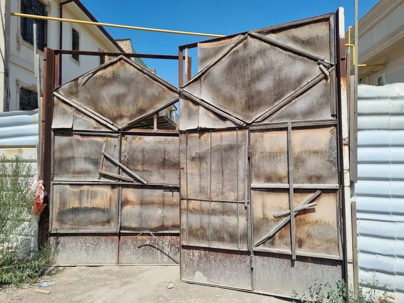 Продаётся антиквар буфет и болшй тумба прихожий зеркало — фото 1