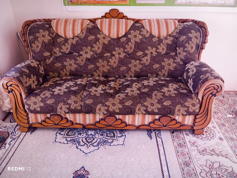 Диван