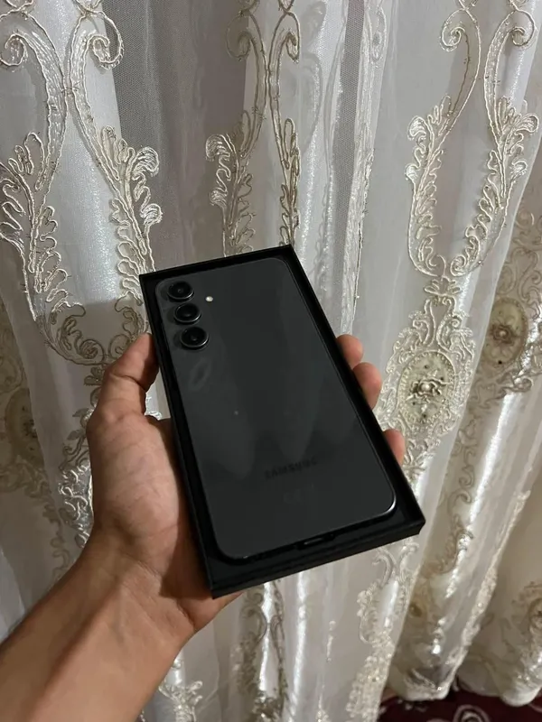 Samsung s 24 fe. 2 Samsung s 24 fe. 2