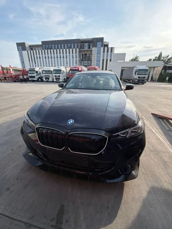 BMW i3 35L 2025 yil