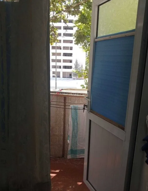 1/3/4, 27 m2. g‘ishtli, balkon 1.5×3. TTZ 1 sotiladi. 4