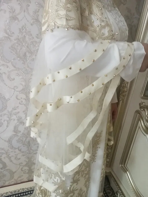 vecherniy koʻylak 1 marta kiyilgan holati a'lo 3