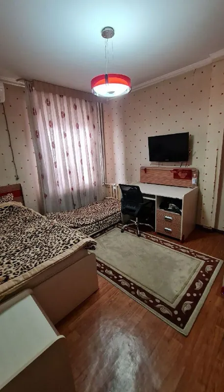 Продаётся просторная 4-комнатная квартира с ремонтом, кладовой и балконом