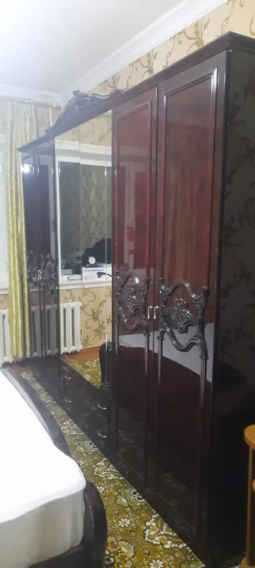 Продается спальный гарнитур производства Китай в отличном состоянии б/ — фото 1