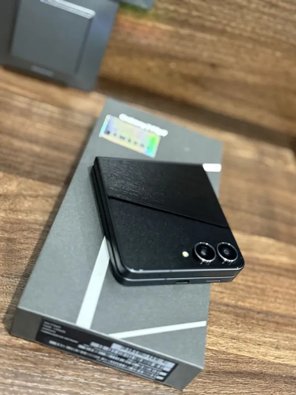 Samsung Galaxy Z Flip 7 12/256 ГБ, черный — фото 4