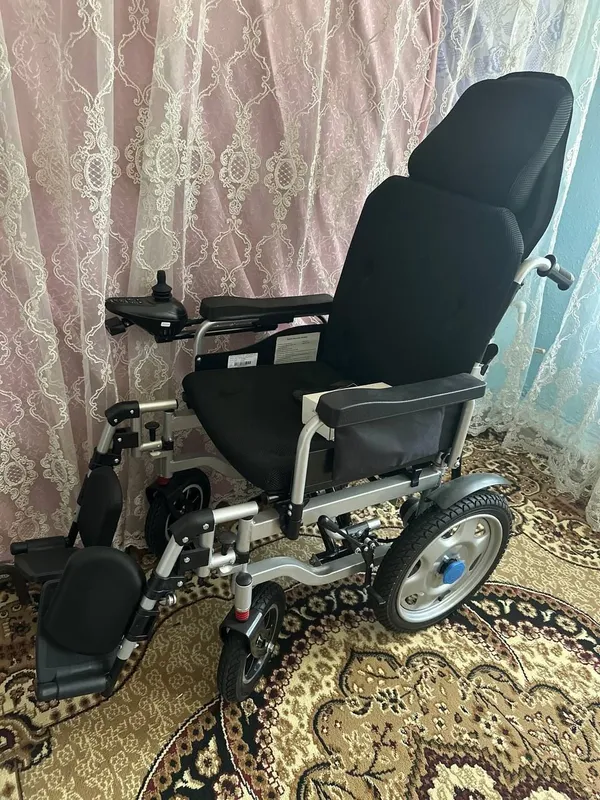 Инвалидная каляска с электроприводом HG-W680 3 Инвалидная каляска с электроприводом HG-W680 3