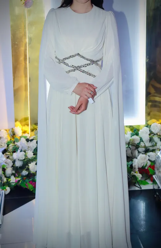Hurrem uslubidagi oq uzun ko‘ylak 1