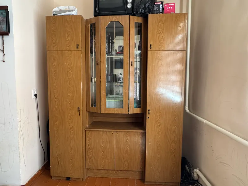 Продаётся шкаф, состояние хорошее, 100 тысяч Продаётся шкаф, состояние хорошее, 100 тысяч