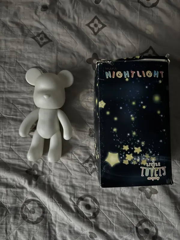 Продам ночник светильник Bearbrick 2 Продам ночник светильник Bearbrick 2