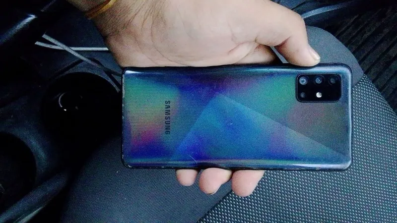 Samsung galaxiy a51xolatoʻrtacha aybekranalmashgan 1