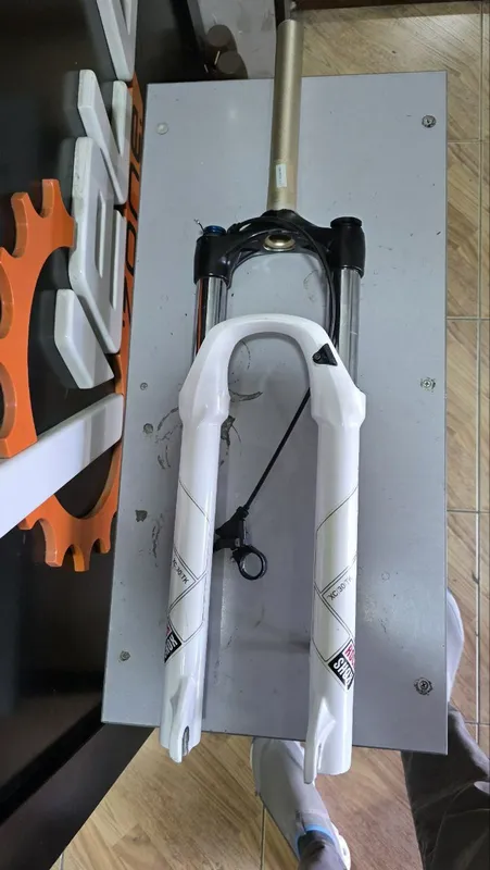 Продам или обменяю оригинал вилку Rock Shox (26) XC 30 Turn key — фото 2