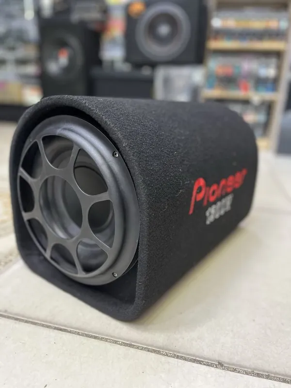 PIONEER aktivni sabufer sotiladi