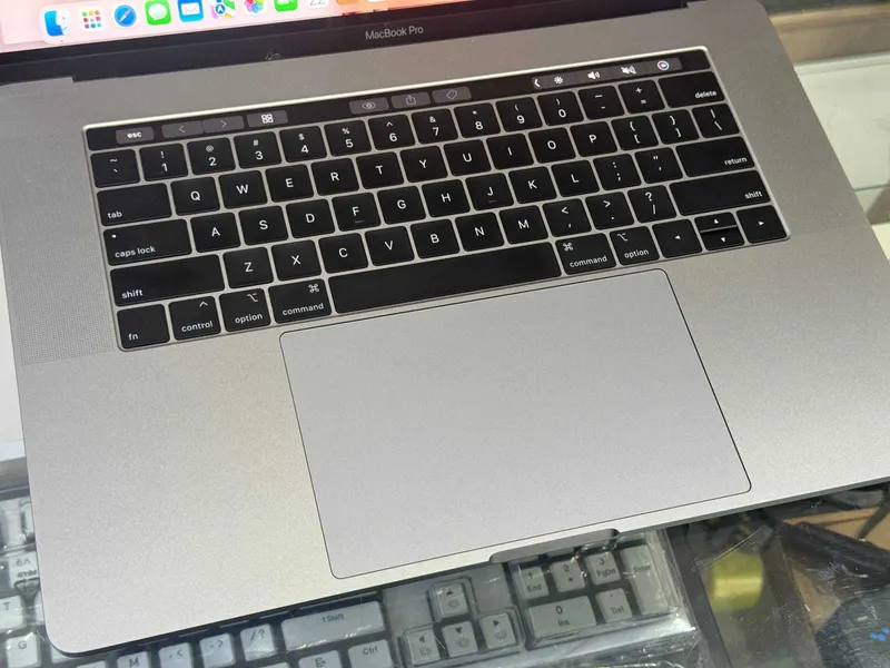 Macbook PRO 15 2019г Core i7 Radeon Pro 555X 4Gb ram 16 ssd 512 — фото 3