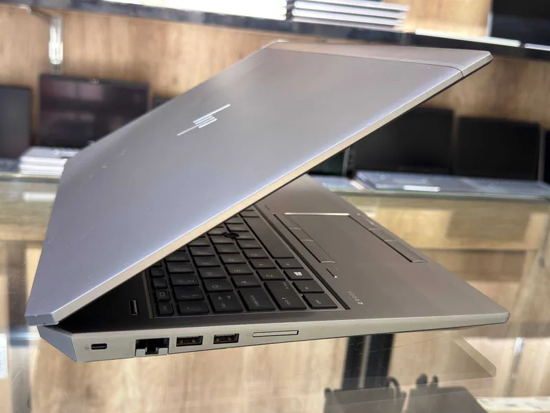 HP ZBook 15 G5 Core i9-8950HK ram 16 ssd 256 Quadro P1000 4gb — фото 1