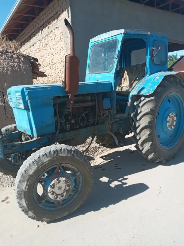 Traktor va kosilka sotiladi