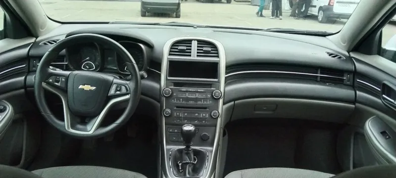 Malibu 1 pozitsiya 2012 yil 160 ming km Faqat benzinda yurgan kraska y 4