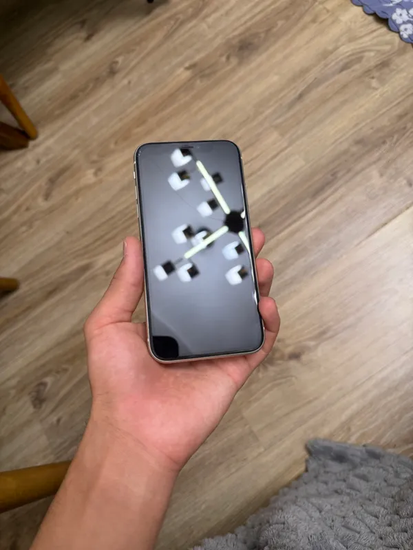 iPhone 11, белый, 128 ГБ, 75% 2 iPhone 11, белый, 128 ГБ, 75% 2